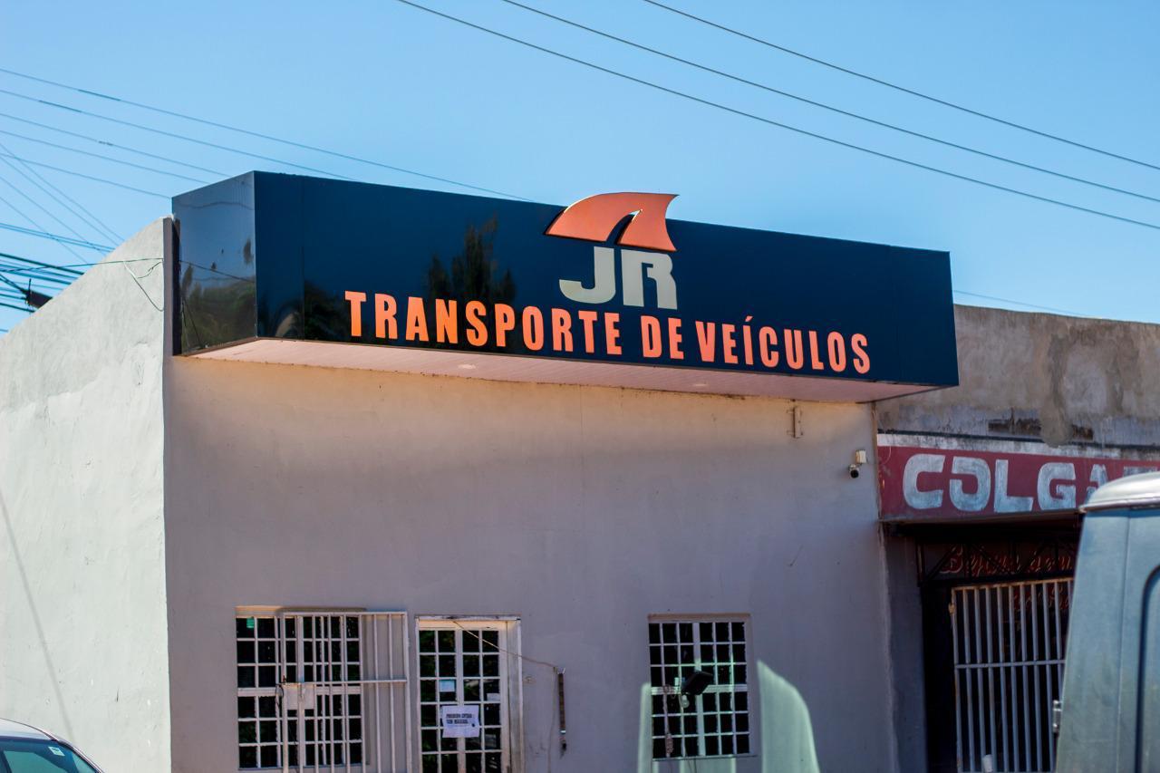 Fachada da JR Transportes de Veículos em Teresina.